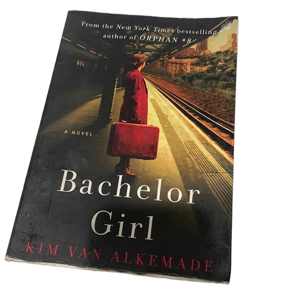 Kim Van Alkemade:Bachelor Girl. Paperback. GUC